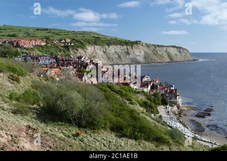 Blick über das Dorf Robin Hood`s Bay, North Yorkshire, England, Großbritannien, Europa Stockfoto